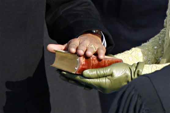 Obama to take oath on two Bibles 