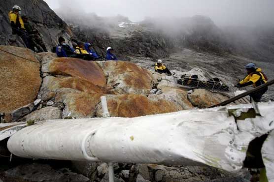 One dead in German helicopter crash on highway