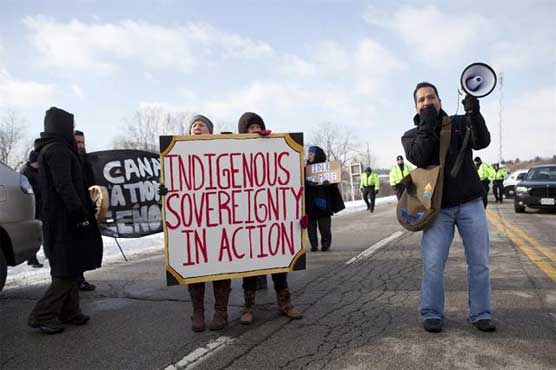 Canada vows better water for aboriginals amid blockade threat