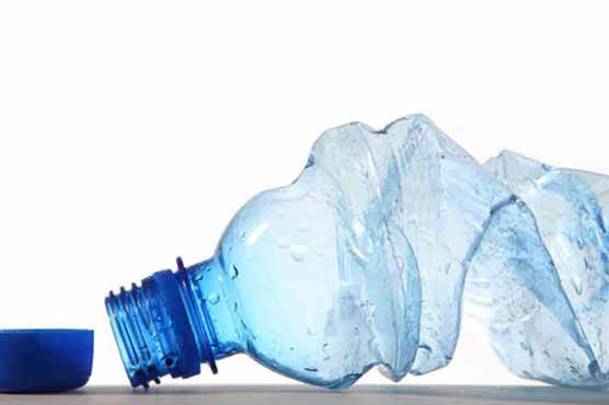 Man drinks entire bottled water in two second