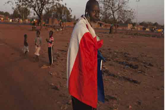 France widens bombing as Mali militants seize Diabaly