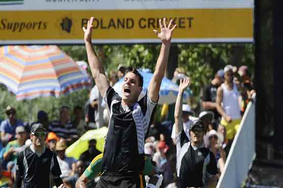 Mitchell takes 4 wickets on debut for NZ