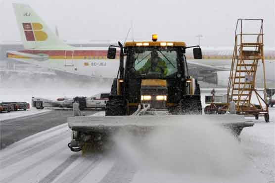 Heathrow cancels 260 flights due to snow 