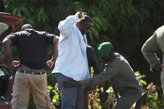 Mali civilians caught between Islamists and French bombs 