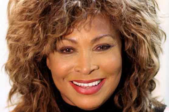 Tina Turner 'to become Swiss, give up US passport'