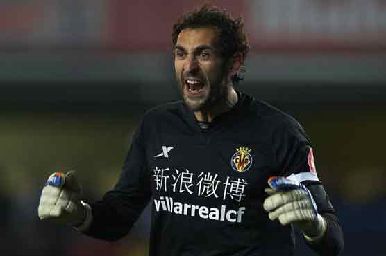 Madrid signs Diego Lopez to fill in for Casillasm 