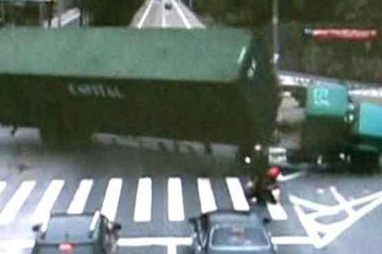 Motorcyclist cheats death in China