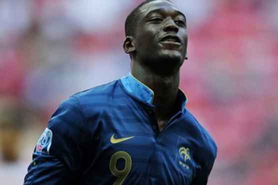 Arsenal signs young French striker Sanogo