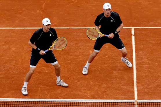 Bryans move to Wimbledon final