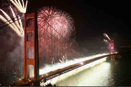 28 injured at US fireworks show when platform tips