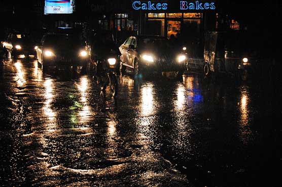 Lahore: Rain turns weather pleasant