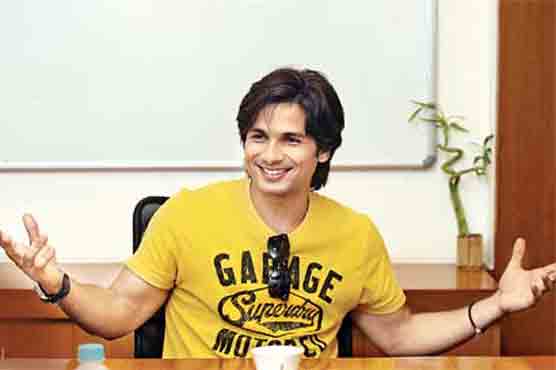 Shahid takes trainer along even on a 5-day trip