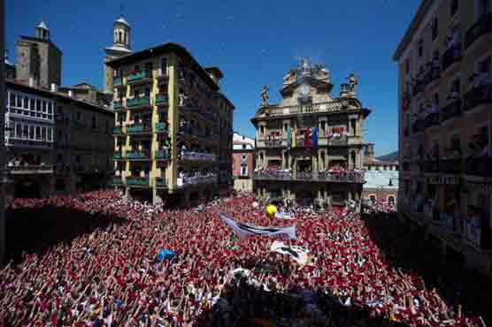 Spain: San Fermin bull-running festival starts