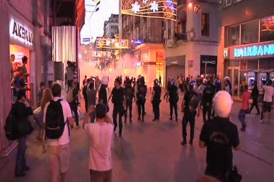 Turkish police fire tear gas at Istanbul protesters