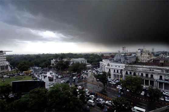 Lahore: Rain turns weather pleasant