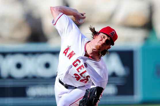 New dad Weaver pitches Angels past Red Sox 