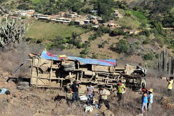 16 dead as bus plunges into ravine in Peru