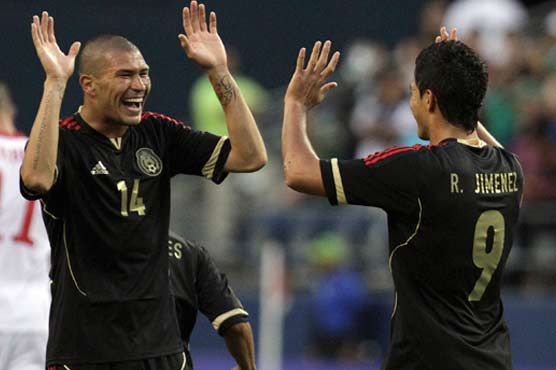 Mexico beat Canada to revive Gold Cup bid