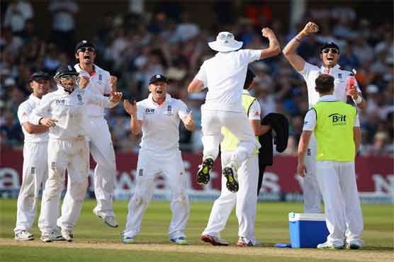 Australia 174-6 in 1st test vs England, needs 311