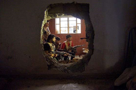 Syrian troops advance against rebels in Damascus