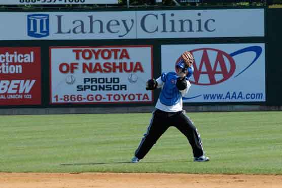  Man breaks world record by catching baseball dropped from helicopter 