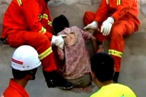 Woman stuck between two walls in China