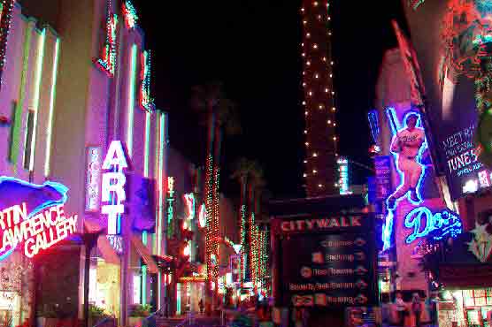 Packs of young people cause chaos in Hollywood