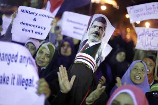 Egypt: Morsi supporters protest outside Cabinet 