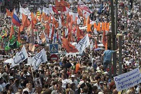 Russia to pursue vandalism charges over 'offensive' anti-Putin graffiti