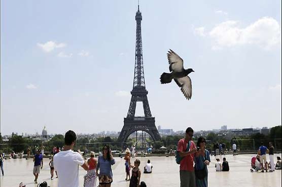 Tourists have love-hate relationship with France