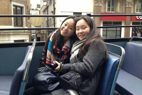 Actress Futerman and twin sister co-writing memoir 