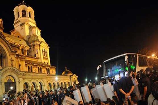 Bulgaria: Police ends Parliament siege, frees MPs