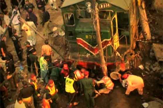 Three dead, dozens injured as train derails in Gujranwala