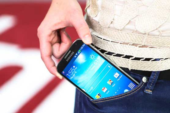 Samsung emphasizes components as smartphones peak