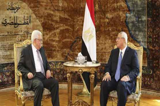 Abbas in Cairo to show of support to interim govt 