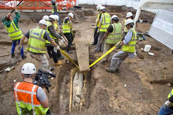 Scientists find mystery coffin at Richard III site