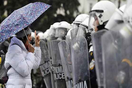 Wealthy Greeks set to pay for police bodyguard