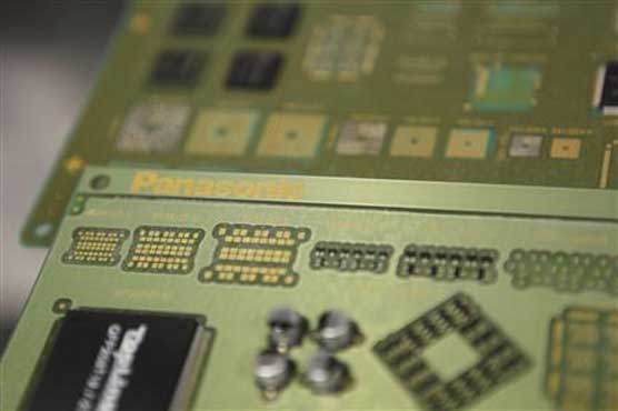 Japan's robots eye car industry to take up smartphone slack