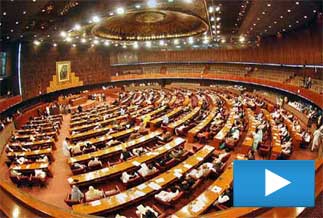 New lawmakers take oath in historic ceremony 
