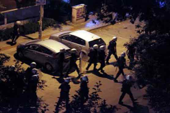 Scuffles in UK amid rival soldier death protests 