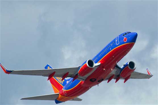 Captain orders 100 unruly school children off plane 