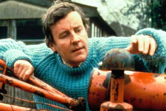 Village rallies around couple living aboard double-decker bus 