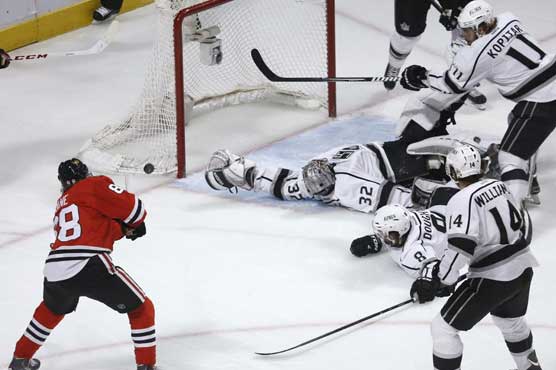 Kane hat trick sends Blackhawks to Cup finals 