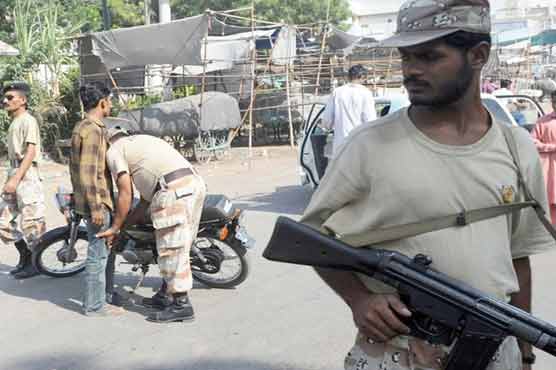 11 including 3 policemen killed in Karachi violence