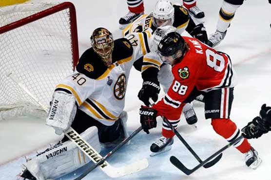 Blackhawks beat Bruins 4-3 in 3OT Cup opener 