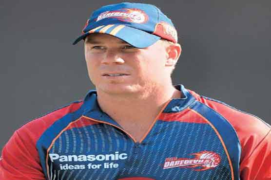 Australia fines, suspends Warner after bar attack