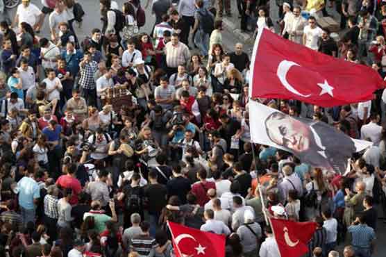 PM vows to respect courts: Turkish protesters 