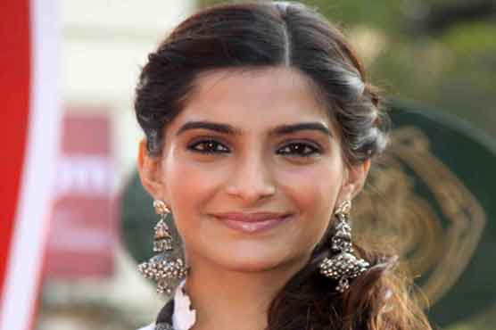 I don't use glycerine to cry for a scene: Sonam Kapoor