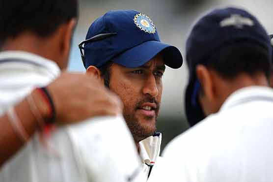 Dhoni tells team to remain focused till end