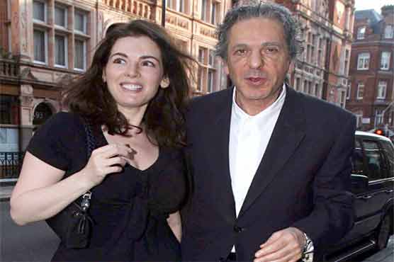 UK police looking into Nigella throat-grab pics